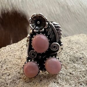 ❤️ Queen Pink Conch 3 Stone Decorative 925 Navajo Style Statement Ring Sz 7.5